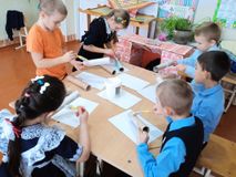 2024-2025 уч.год.-Изготовление " дров " для сказки "Каша из топора"