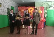 Инсценировка песни в исполнении учащихся 8 класса